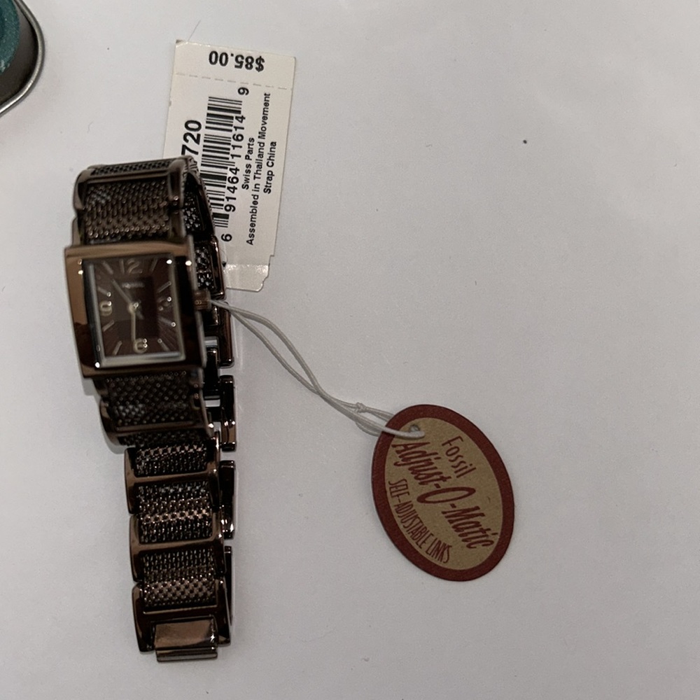 Brand new FOSSIL WATCH . MSRP 85.00 - Picture 3 of 6